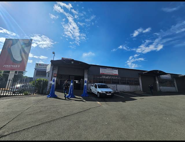 1,046M² WAREHOUSE FOR SALE IN ACTIVIA PARK